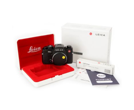 A Leica R6.2 SLR Camera, black, serial no. 2237767, with Leitz Summicron-R f/2 50mm lens, black, serial no. 2972492, body, VG