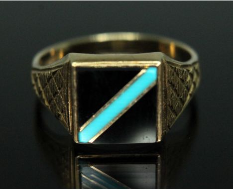 A hallmarked 9ct gold signet ring set with an Art Deco style slab of black and turquoise enamel, gross wt. 3.7g, size T.  