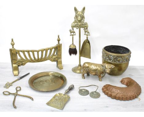 Mixed selection of brass and copper items including a fish copper jelly mould, fire companion set, fire grate cover, jardiniè