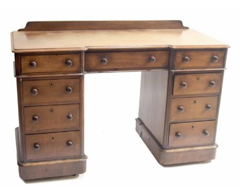 Victorian mahogany reverse breakfront pedestal dressing table, the moulded top with a low raised back over nine drawers to th