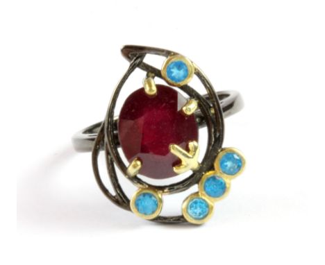 A Hana Maae designer 925 silver gilt ring set with a large oval cut ruby and apatite, (P.5).
