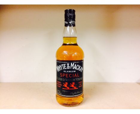 WHYTE & MACKAY SPECIAL
Blended Scotch Whisky
70cl, 40% volume. CONDITION REPORT: Very good