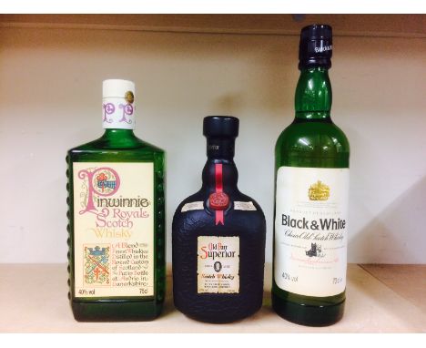 BLACK & WHITE
Blended Scotch Whisky
70cl, 40% volume.
OLD PARR SUPERIOR
Blended Scotch Whisky
750ml, 43% volume.
PINWINNIE RO
