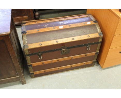 Ribbed dome top trunk