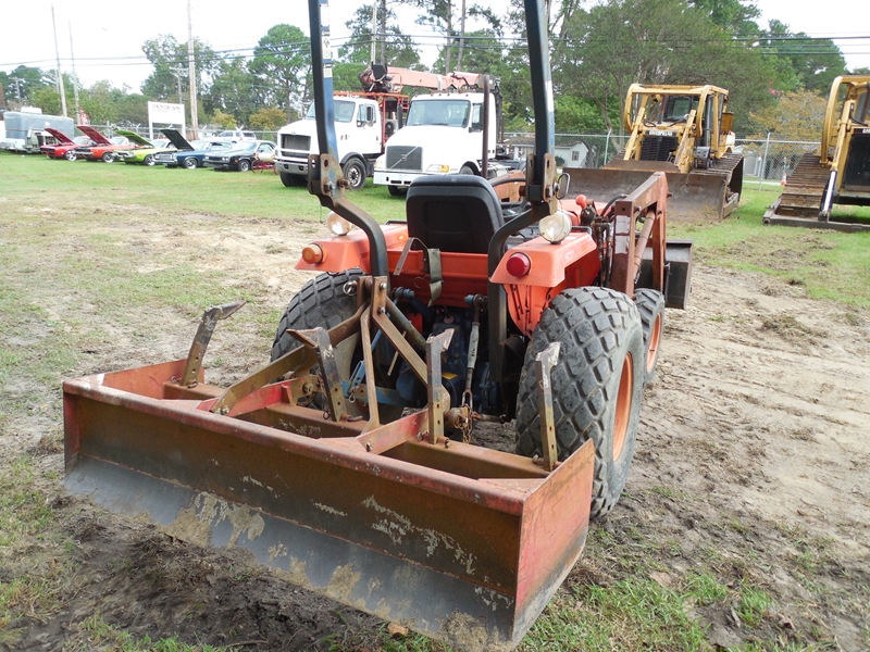 Kioti LK 3054 tractor 4wd w/Kioti KL254 loader with box blade, hour