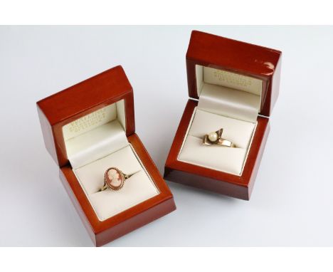 Two 9ct gold hallmarked rings to include a crossover ring set with a cultured pearl to centre (hallmarked London 1964, size L