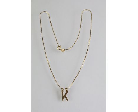 9ct gold hallmarked 'K' initial pendant necklace having a fine link chain with spring ring clasp. K hallmarked London 1979, c