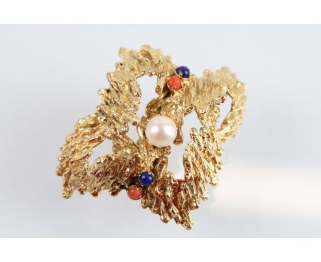 Mid Century 9ct gold pearl, coral and lapis lazuli brooch. The brooch of pierced textured form with pearl set to centre flank
