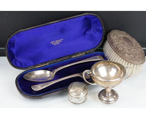 Collection of silver to include a Victorian Francis Higgins II silver spoon and fork presentation set (hallmarked London 1844