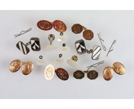 Collection of Early 20th Century cufflinks to include a pair 9ct gold of flat oval head cufflinks engraved with the letter S 