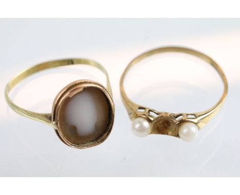 Victorian 14ct gold cameo ring (af, marked 14ct to band, size L) together with a 9ct gold and cultured pearl ring (af, hallma