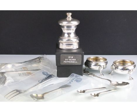 Collection of silver to include a silver pepper mill (hallmarked London 1991), a pair of Victorian silver table salts (hallma