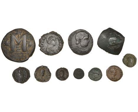 Roman Imperial Coinage, Magnentius, double Maiorina, rev. Chi-Rho monogram flanked by a ω, 5.86g (RIC 155; RCV 18776); Flaviu