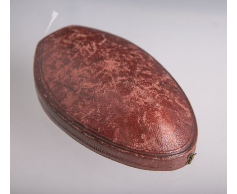 Altes schön gearbeitetes Schmucketui (wohl 19. Jh.), Herst: James Mayfield, Watch andClock Maker, Dublin, ca. 3 x 11 x 7,5 cm