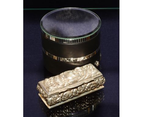A silver trinket box, with hallmarks for Birmingham 1902, having hinged lid with embossed foliate decoration, 9.5cm long