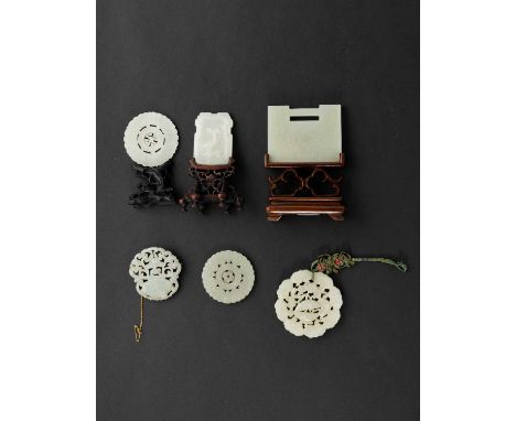 SIX CHINESE WHITE AND CELADON JADE ITEMSQING DYNASTY AND LATERComprising: a plaque carved with a phoenix, the reverse with an