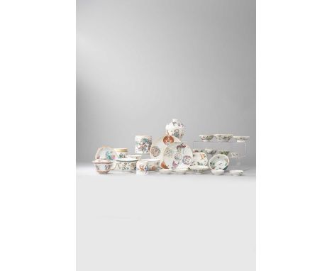 A COLLECTION OF CHINESE FAMILLE ROSE ITEMSQING DYNASTY/REPUBLIC PERIODComprising: two bowls and covers; seven bowls; five cup