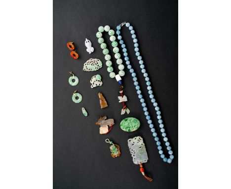 λ λ A COLLECTION OF JADEITE AND AGATE JEWELLERY ITEMSQING DYNASTY AND LATERComprising: seven jadeite pendants; a jadeite broo