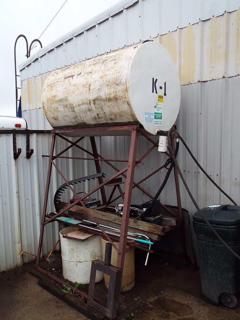 200 GALLON (EST) FUEL TANK & STAND