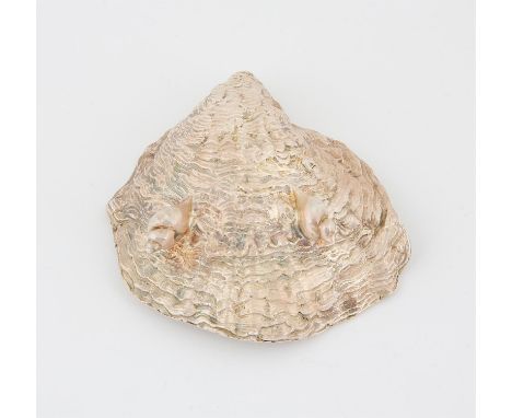 Novelty silver dish in the form of an Oyster shell with feet formed as winkle shells by R Comyns, 105 grams. London, 1987.  