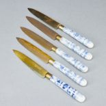 5 Messer und 1 Tortenheber. Rheingold (1x) und Stahl Bronce (4x), um 1900.