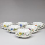 6 Suppentassen mit Untertassen - Blume 3. Meissen nach 1974.