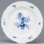 Speiseteller - Blaue Blume mit Insekten. Meissen 1850-1924.