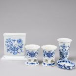 5 Teile - Zwiebelmuster. Meissen.