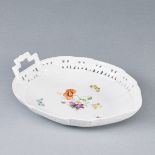 Blattschale Kurland - Blumenbukett mit Insekten. KPM Berlin 1993-2000.