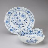 1 quadratische Schale und 1 runde Schale- Zwiebelmuster. Meissen 1888-1924 und 1935 - vor 1974.
