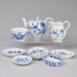 8 Teile - Zwiebelmuster. Meissen 1888- vor 1974.