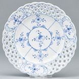 Durchbruchteller - Strohblume. Friedrich Christian Greiner & Söhne, Rauenstein 1894 - ca. 1929.