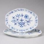 2 passige Platten - Zwiebelmuster. Meissen 1950 und 1955.