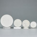 4 unterschiedliche Medaillen. Meissen.