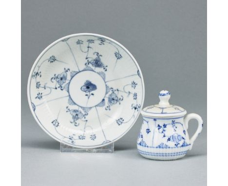 Untertasse und Deckeltasse - Gebrochener Stab: StrohblumeFriedrich Christian Greiner &amp; Söhne, Rauenstein 1783 - ca. 1800 