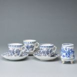 3 Tassen mit Untertassen und Vase auf drei Füßen - Vogelmuster. Wohl Rauenstein.