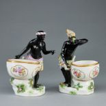 Mohrin mit Schale und Mohr mit Schale - Blumenbukett. Wohl Frankenthal 1762-1797.