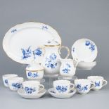 15tlg. Mokkaservice für 6 Personen - Blume 2 Mitte und 1 ovale Platte - Blume 2 schräg. Meissen 1951