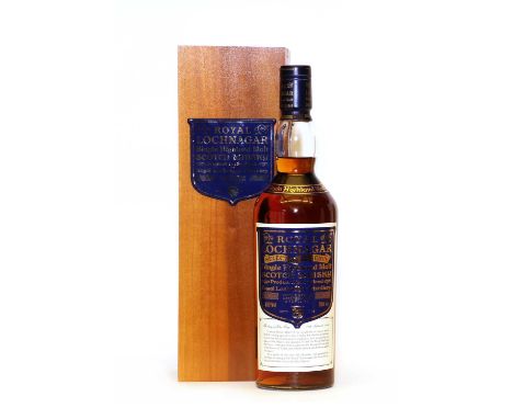Royal Lochnagar, Selected Reserve, Single Highland Malt Scotch Whisky, Bottle no. 46933, 43% vol., 75cl, one bottle in wooden