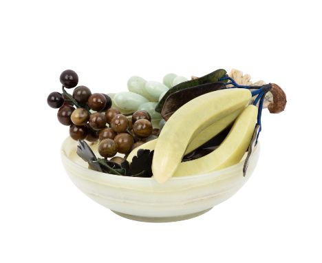   Konvolut: 4 Teile aus Halbedelsteinen:  1 dunkle und 1 helle Weintraubendolde (L.: 20/23 cm), 1 Bananenbüschel mit 3 Banane