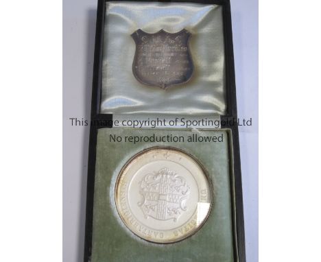 KENNETH POWELL MEDAL / CAMBRIDGE UNIVERSITY 1905     Boxed round glass covered medal with separate metal shield which is insc