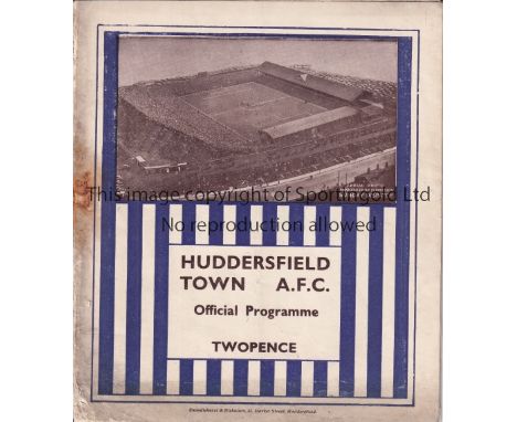 ARSENAL     Away programme v Huddersfield Town 30/11/1935. Lacks staples due to rust and rust marks on cover and slight wear 