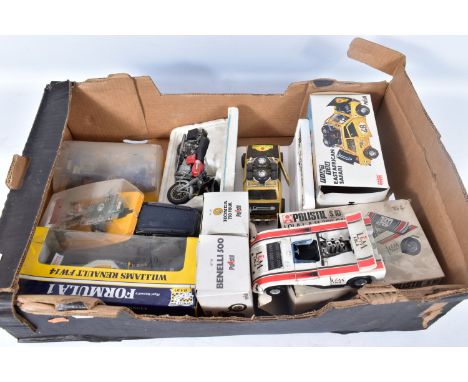 A QUANTITY OF BOXED AND UNBOXED DIECAST VEHICLES, to include boxed 1/24 scale Polistil Fiat 128 East African Safari Rally Car