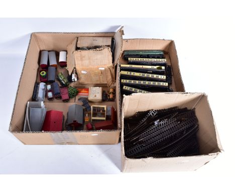 A QUANTITY OF UNBOXED AND ASSORTED OO GAUGE EXLEY G.W.R. COACHING STOCK, post-war items including TPO, all appear largely com