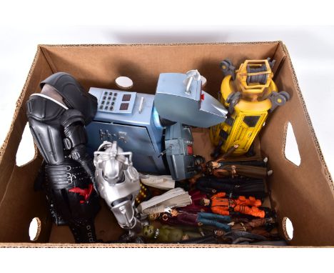 A COLLECTION OF UNBOXED AND ASSORTED MODERN DOCTOR WHO ACTION FIGURES AND ACCESSORIES, to include battery operated remote con
