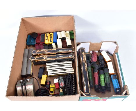 A QUANTITY OF BOXED AND UNBOXED OO GAUGE MODEL RAILWAY ITEMS, not tested to include boxed Mainline class 43xx locomotive No.5