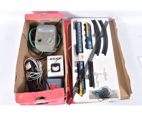 A BOXED HORNBY OO GAUGE HIGH SPEED TRAIN ELECTRIC TRAIN SET, No.R695, comprising set No.253 001 with power car No.W43002 and 