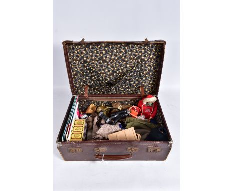 A QUANTITY OF UNBOXED AND ASSORTED VINTAGE ACTION MAN FIGURES AND ACCESSORIES, two figures with blonde flock hair, both with 