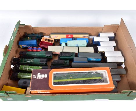 A QUANTITY OF UNBOXED OO AND HO GAUGE MODEL RAILWAY ITEMS, to include Tri-ang/Hornby Britannia class locomotives 'Britannia' 