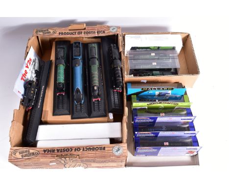 A COLLECTION OF BOXED AND UNBOXED DIECAST AND PLASTIC DISPLAY LOCOMOTIVES MODELS, to include Corgi  Rail Legends, Atlas Editi